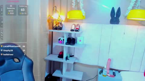 Girl Amada online show from 2, 1, 2025