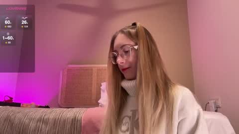 Snapshot of girl_i_am chatting on 20, 12, 2024 Nikki online show from 20, 12, 2024