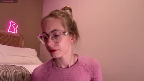 Snapshot of girl_i_am chatting on 1, 1, 2025 Nikki online show from 1, 1, 2025
