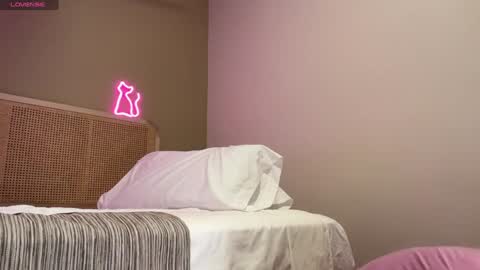 Snapshot of girl_i_am chatting on 4, 1, 2025 Nikki online show from 4, 1, 2025