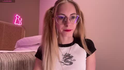 Snapshot of girl_i_am chatting on 7, 1, 2025 Nikki online show from 7, 1, 2025