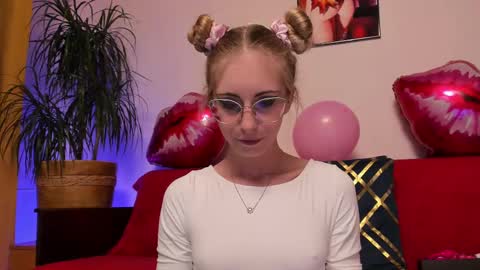 Snapshot of girl_i_am chatting on 13, 2, 2025 Nikki online show from 13, 2, 2025