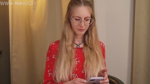 Snapshot of girl_i_am chatting on 10, 9, 2025 Nikki online show from 10, 9, 2025