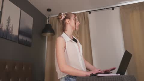 Snapshot of girl_i_am chatting on 19, 9, 2025 Nikki online show from 19, 9, 2025