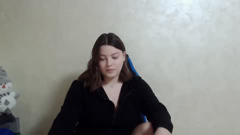 Snapshot of girl_leya chatting on 12, 12, 2024 girl_leya online show from 12, 12, 2024