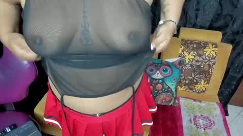 girl_luna_ online show from 18, 10, 2025