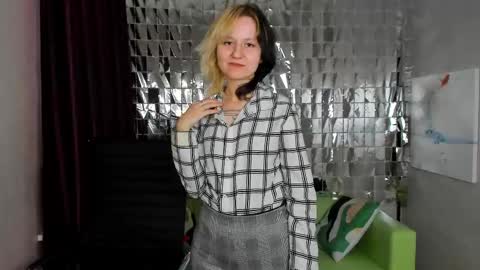 girl_next_doorr online show from 25, 12, 2024