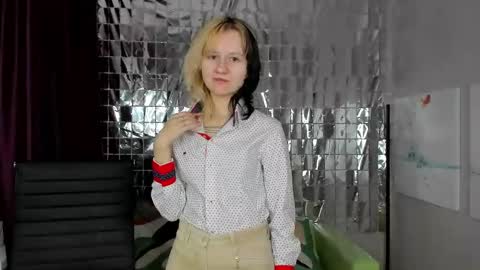 girl_next_doorr online show from 3, 1, 2025