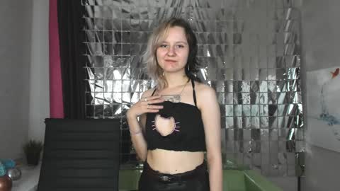 girl_next_doorr online show from 18, 1, 2025