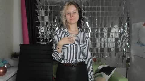 girl_next_doorr online show from 19, 1, 2025