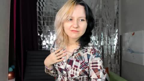 girl_next_doorr online show from 25, 1, 2025