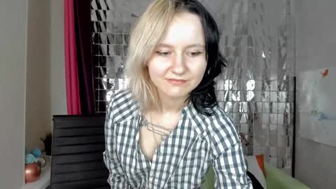 girl_next_doorr online show from 26, 1, 2025