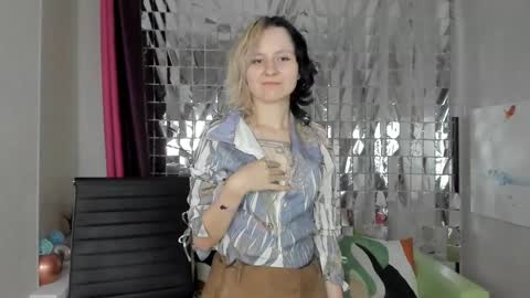 girl_next_doorr online show from 28, 1, 2025