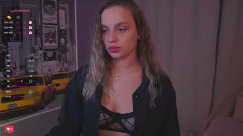 Snapshot of girl_peach_ chatting on 29, 10, 2025 Kate online show from 29, 10, 2025