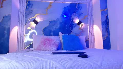 Snapshot of girls_from_medellin chatting on 4, 11, 2025 eleanor and celeste online show from 4, 11, 2025