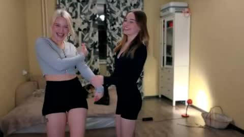 Snapshot of girls_n_roses chatting on 16, 10, 2025 Nicky and Eva go hard online show from 16, 10, 2025