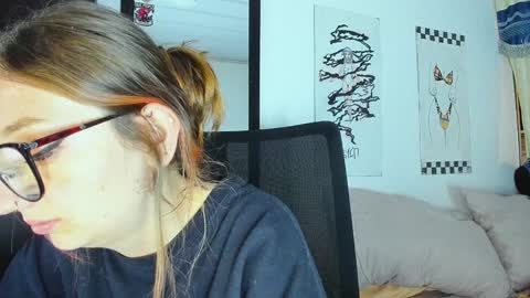 Snapshot of girlsativa chatting on 3, 12, 2024 Maze Thumbs up online show from 3, 12, 2024