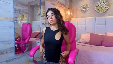 Snapshot of girlsweetgb chatting on 25, 9, 2025 girlsweetgb online show from 25, 9, 2025