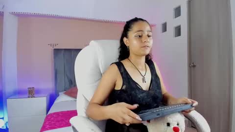GISELLE ROLDAN online show from 10, 9, 2025