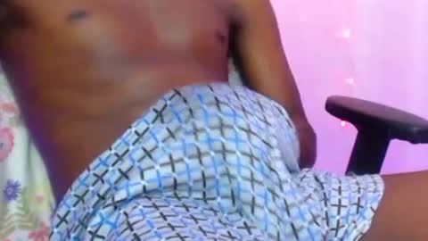 Snapshot of giv_deez chatting on 25, 11, 2025 marlon online show from 25, 11, 2025