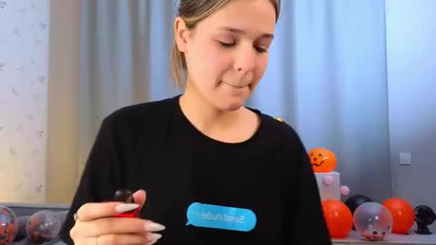 Michelle online show from 28, 10, 2025