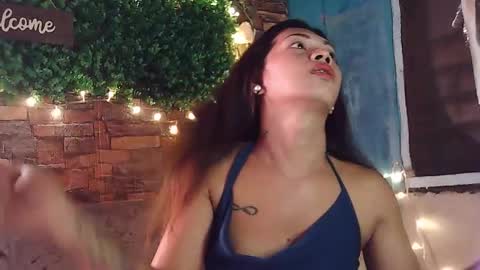 Snapshot of glamorous_trixie chatting on 16, 12, 2025 glamorous_trixie online show from 16, 12, 2025