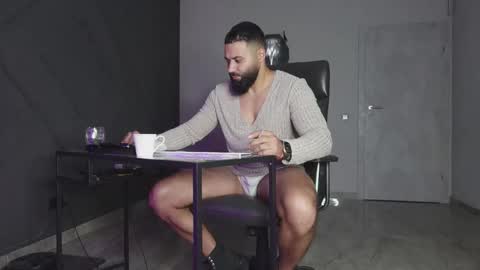 Matthew .. for short call me Matt online show from 29, 10, 2025