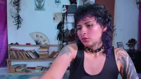 Snapshot of glitch_doll chatting on 16, 10, 2025 NYX online show from 16, 10, 2025