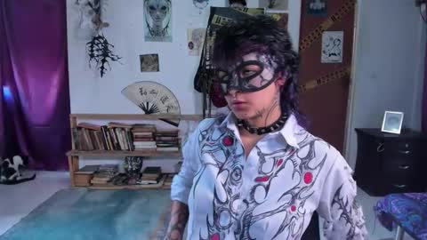 Snapshot of glitch_doll chatting on 24, 10, 2025 NYX online show from 24, 10, 2025