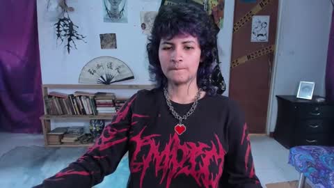 Snapshot of glitch_doll chatting on 25, 10, 2025 NYX online show from 25, 10, 2025