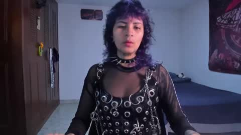 Snapshot of glitch_doll chatting on 30, 10, 2025 NYX online show from 30, 10, 2025