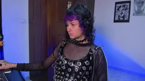 Snapshot of glitch_doll chatting on 14, 11, 2025 NYX online show from 14, 11, 2025