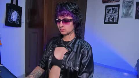 Snapshot of glitch_doll chatting on 26, 11, 2025 NYX online show from 26, 11, 2025