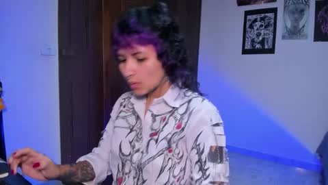 Snapshot of glitch_doll chatting on 28, 11, 2025 NYX online show from 28, 11, 2025