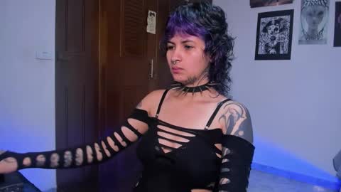 Snapshot of glitch_doll chatting on 5, 12, 2025 NYX online show from 5, 12, 2025