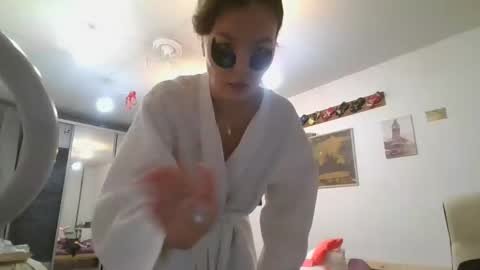 glitter_doll online show from 10, 1, 2025