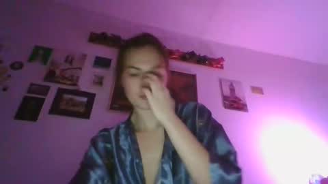glitter_doll online show from 20, 1, 2025