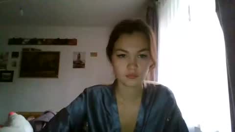 glitter_doll online show from 4, 2, 2025