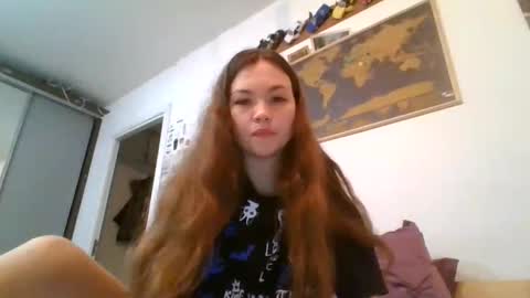 glitter_doll online show from 13, 2, 2025