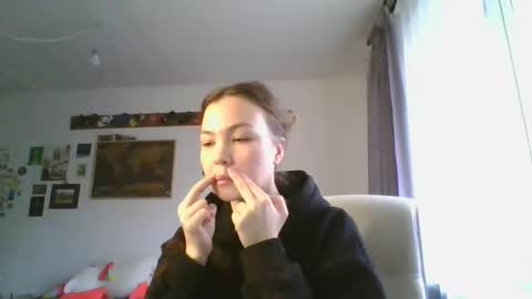 glitter_doll online show from 5, 3, 2025
