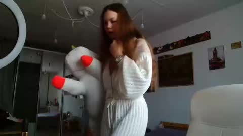 glitter_doll online show from 8, 3, 2025