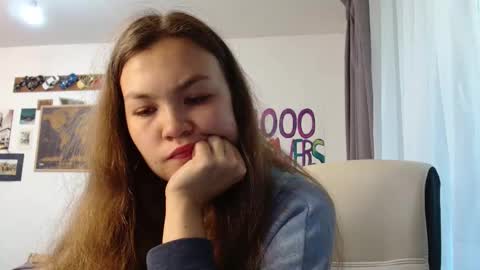 glitter_doll online show from 10, 9, 2025