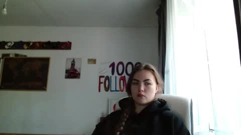 glitter_doll online show from 16, 9, 2025