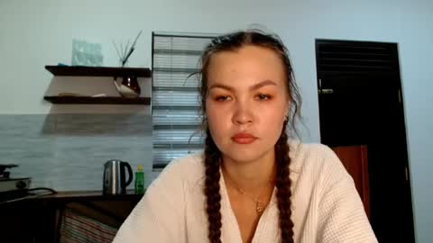 glitter_doll online show from 5, 10, 2025