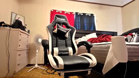 Snapshot of glomightyj chatting on 22, 3, 2026 glomightyj online show from 22, 3, 2026