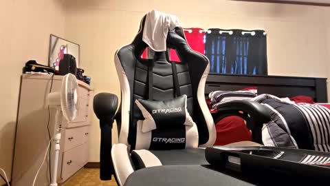 Snapshot of glomightyj chatting on 25, 3, 2026 glomightyj online show from 25, 3, 2026