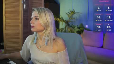 Snapshot of gloria_lovely chatting on 17, 10, 2025 Gloria online show from 17, 10, 2025