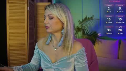 Snapshot of gloria_lovely chatting on 23, 10, 2025 Gloria online show from 23, 10, 2025