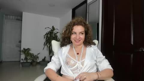 Snapshot of gloriacrespo chatting on 13, 2, 2025 gloriacrespo online show from 13, 2, 2025