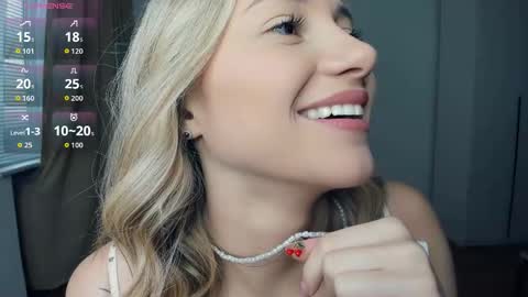 Snapshot of glossybabe_ chatting on 17, 10, 2025 Cherry online show from 17, 10, 2025